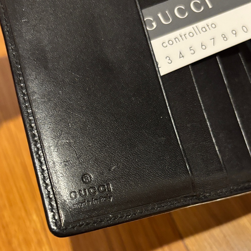 Authentic GUCCI Black Leather Wallet with Metal Clasp - Picture 5 of 8